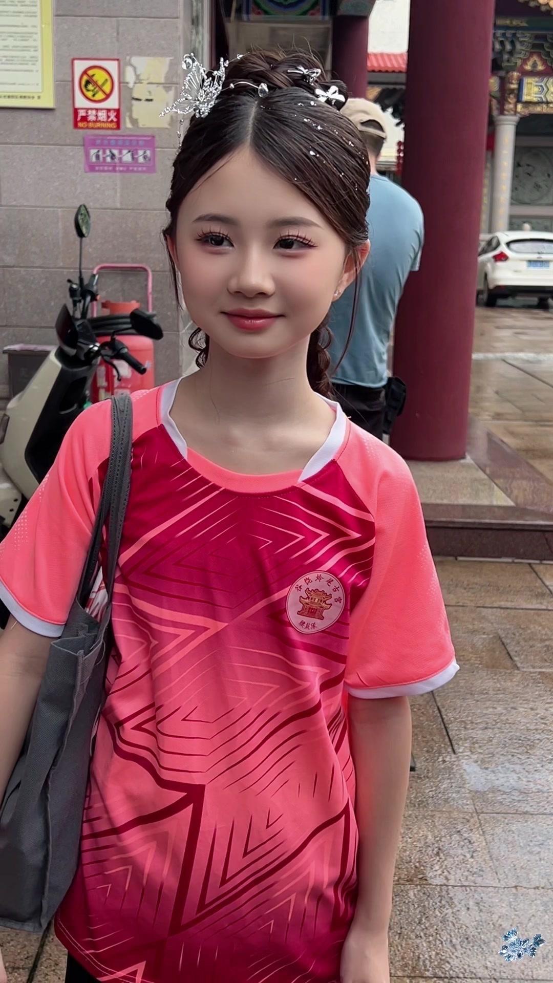 ✨颜值表情软萌治愈，跳大风车舞蹈的潮汕小女孩张熠薇，灵动的模样自带感染力，连民俗
