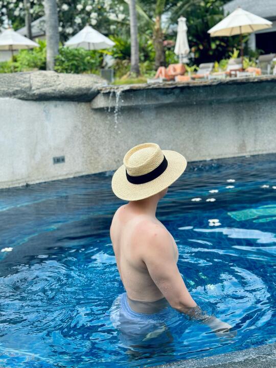 好想学会游泳🏊这样就不怕被丢进水池沉底