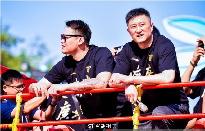 cba 8月24日晚上，广东宏远男篮官方宣布，任命前主教练杜锋为广东男篮总教练，