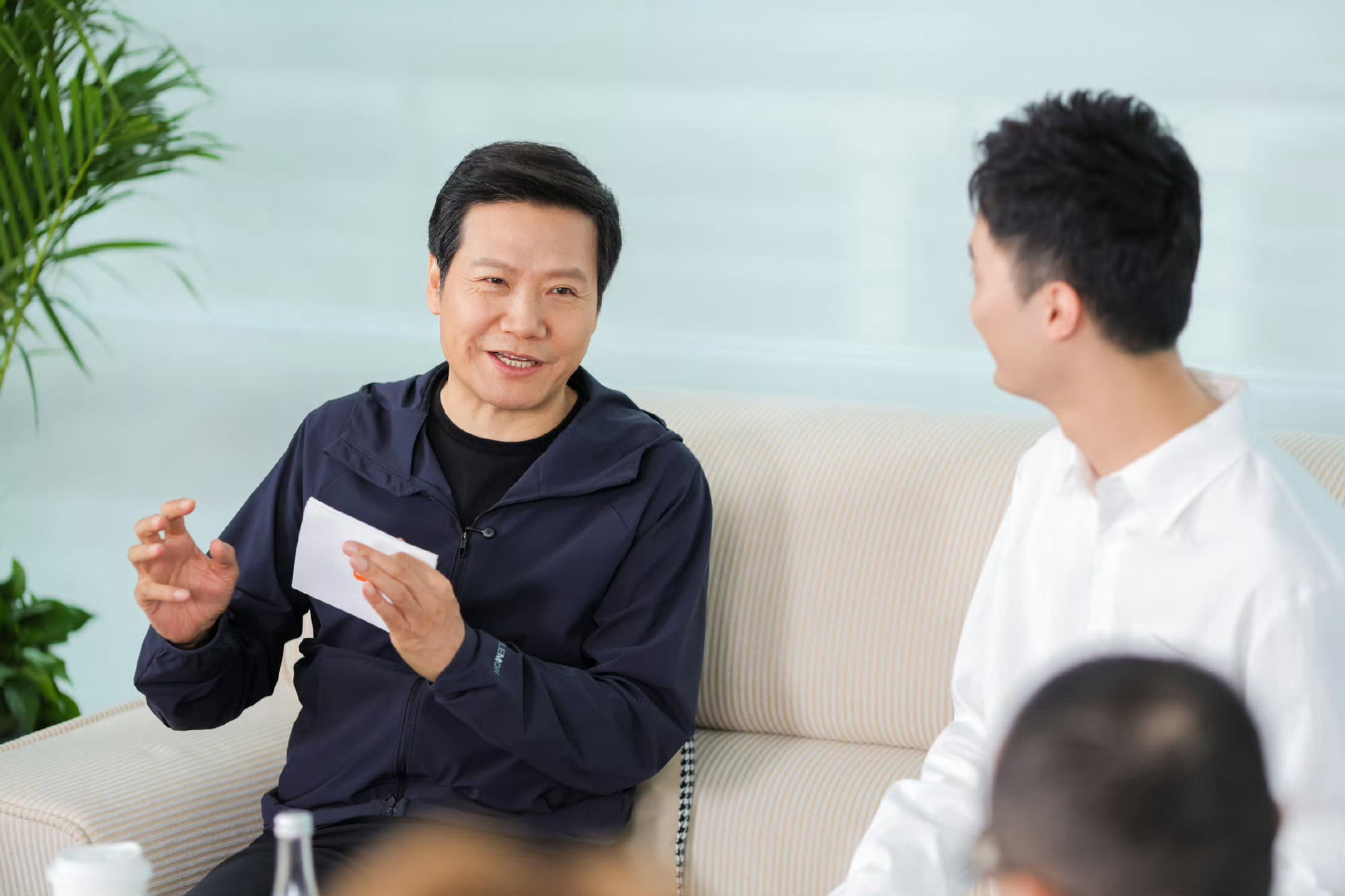 杜华ChinaGT追星雷军谁懂啊！华华姐也去ChinaGT追雷军了！而且不仅合照