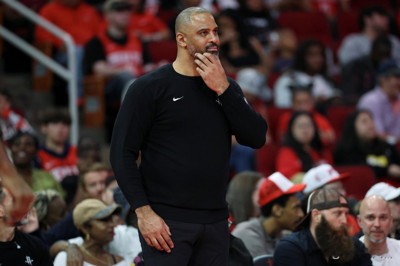 【乌度卡会像挤兑杰伦格林一样，把谢泼德挤兑走】
      火箭输给爵士的比赛，