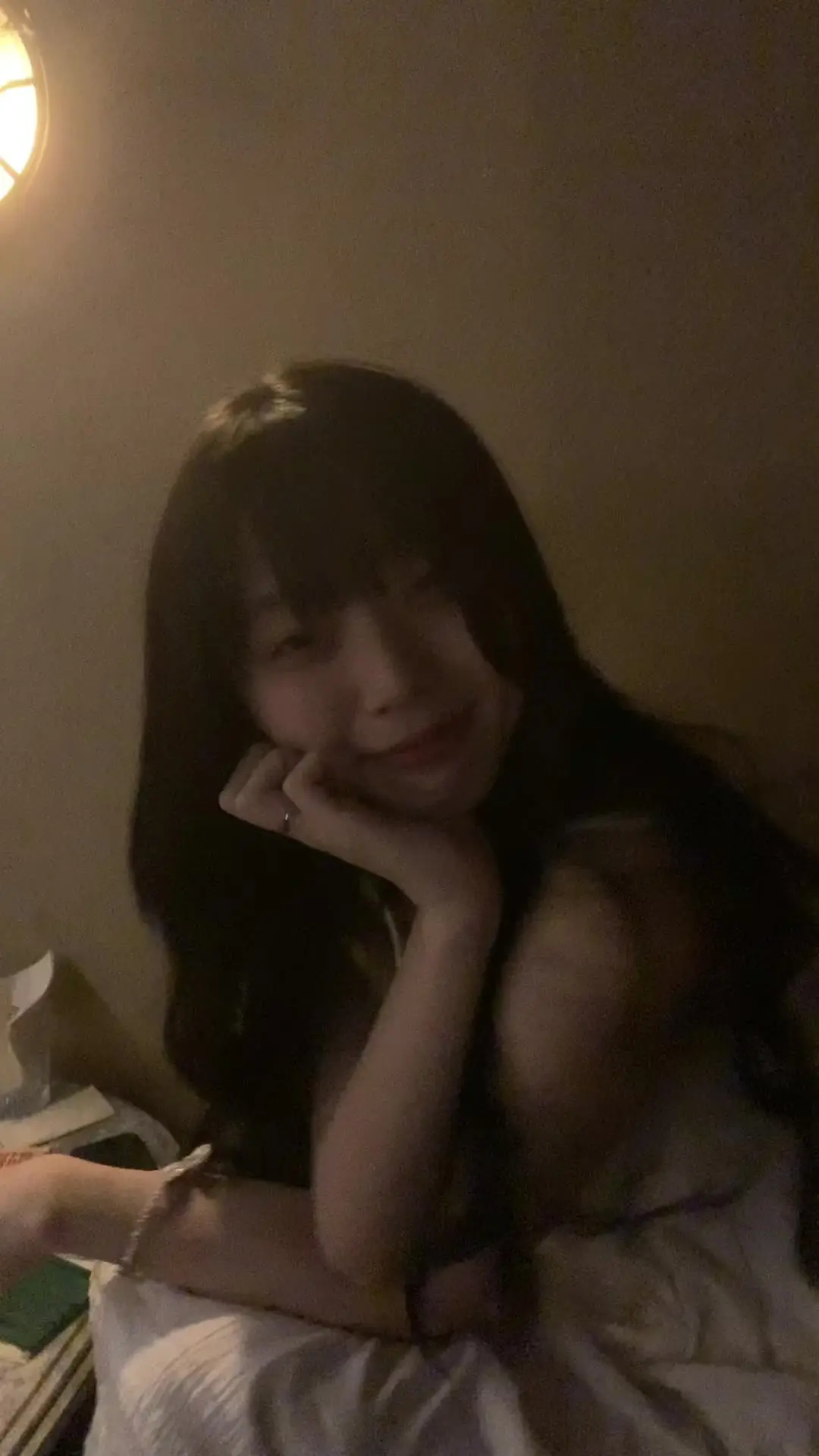 我不想离开你 我想永远陪着你 不要说讨厌我的话 我只想陪你