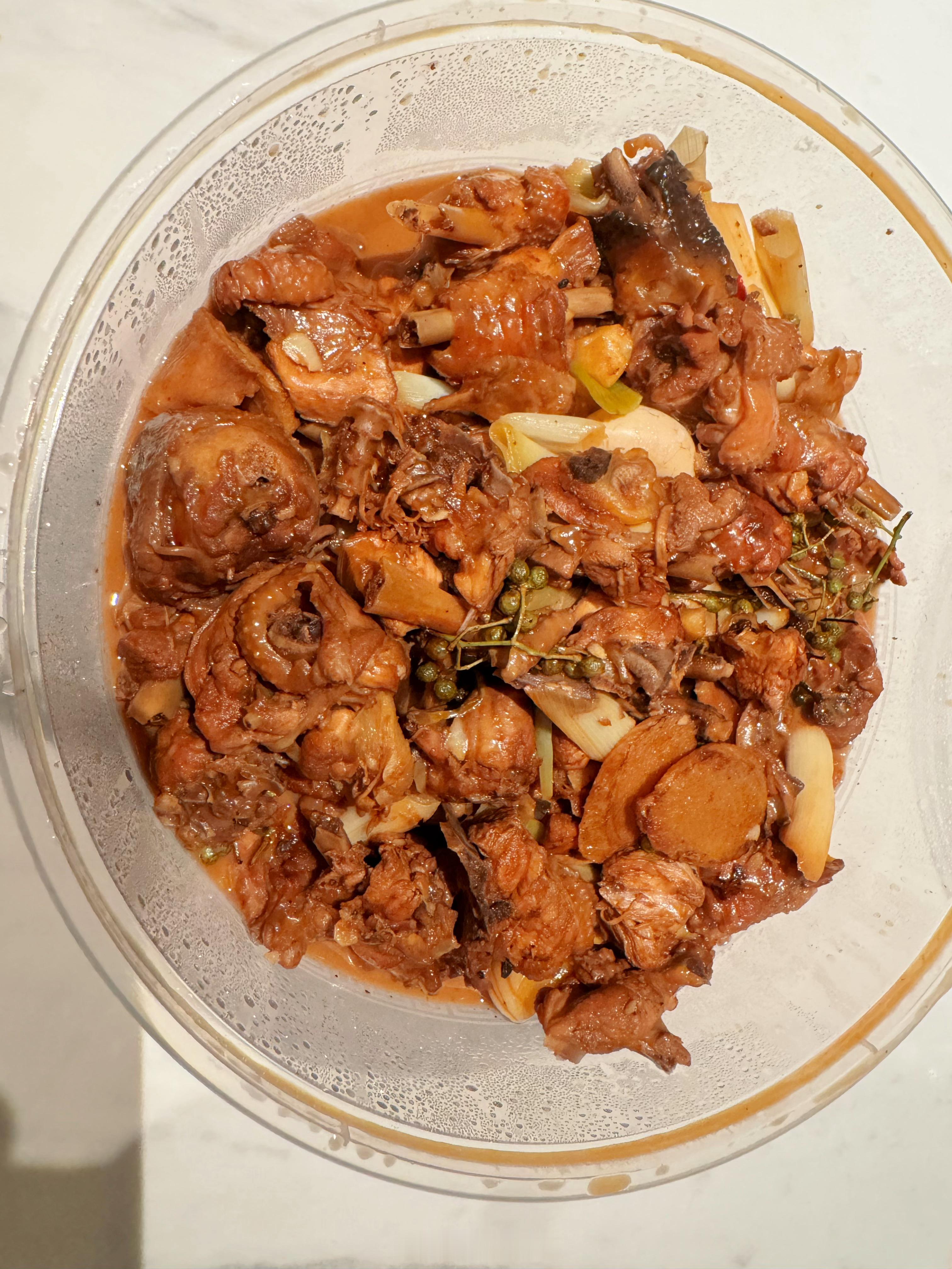 来临沂，当然要吃一整只临沂炒鸡吖 