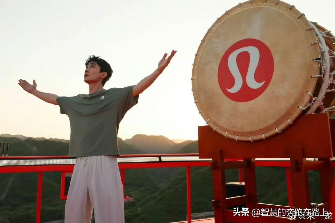 朱一龙击鼓表演视频已下架。竟然是真的，在长城敲日本鼓，我个人看到很生气。不过这事