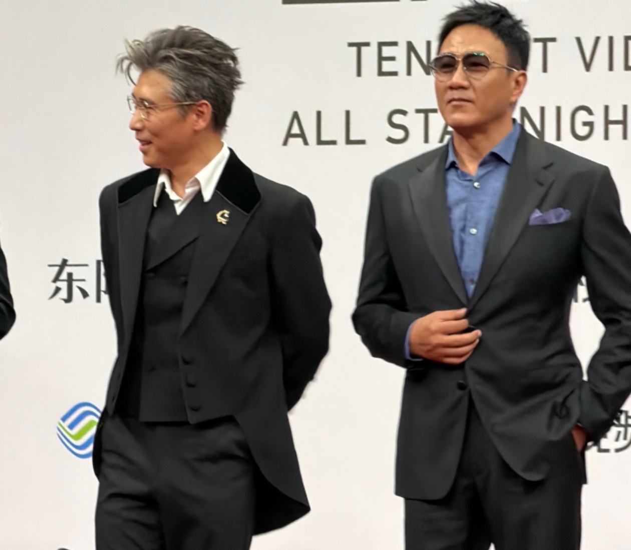瞿颖胡军李乃文上个世纪的交情大哥小助理瞿颖、胡军和李乃文相交几十年，三位加起来一