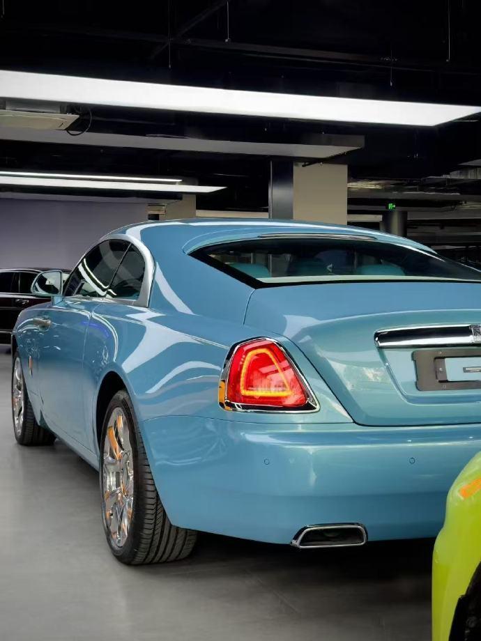 劳斯莱斯魅影绿松石，那可是全国独一份的绝美存在呀！当你第一眼瞧见这辆劳斯莱斯魅影