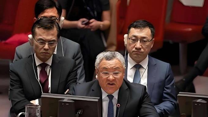 伊朗这一声“谢谢”，全世界都听见了！中国一票否决，重写中东规则

美国大兵压境，