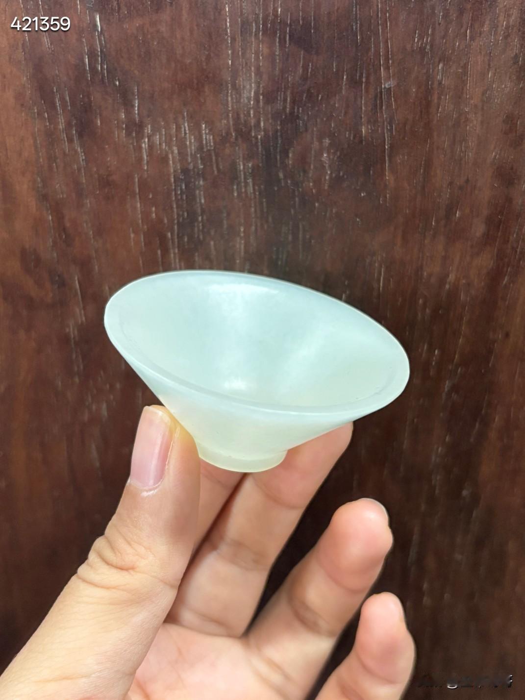 清代 和田玉小盏
规格：高2.3*5.5cm
重量：31.3克