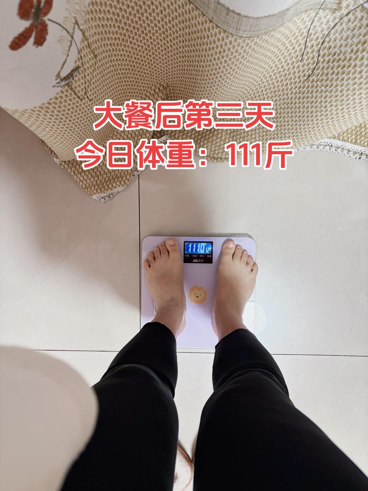 最好的减脂餐是家常菜，目标105斤，加油
今日减脂早餐：鸡蛋番茄面包+豆浆