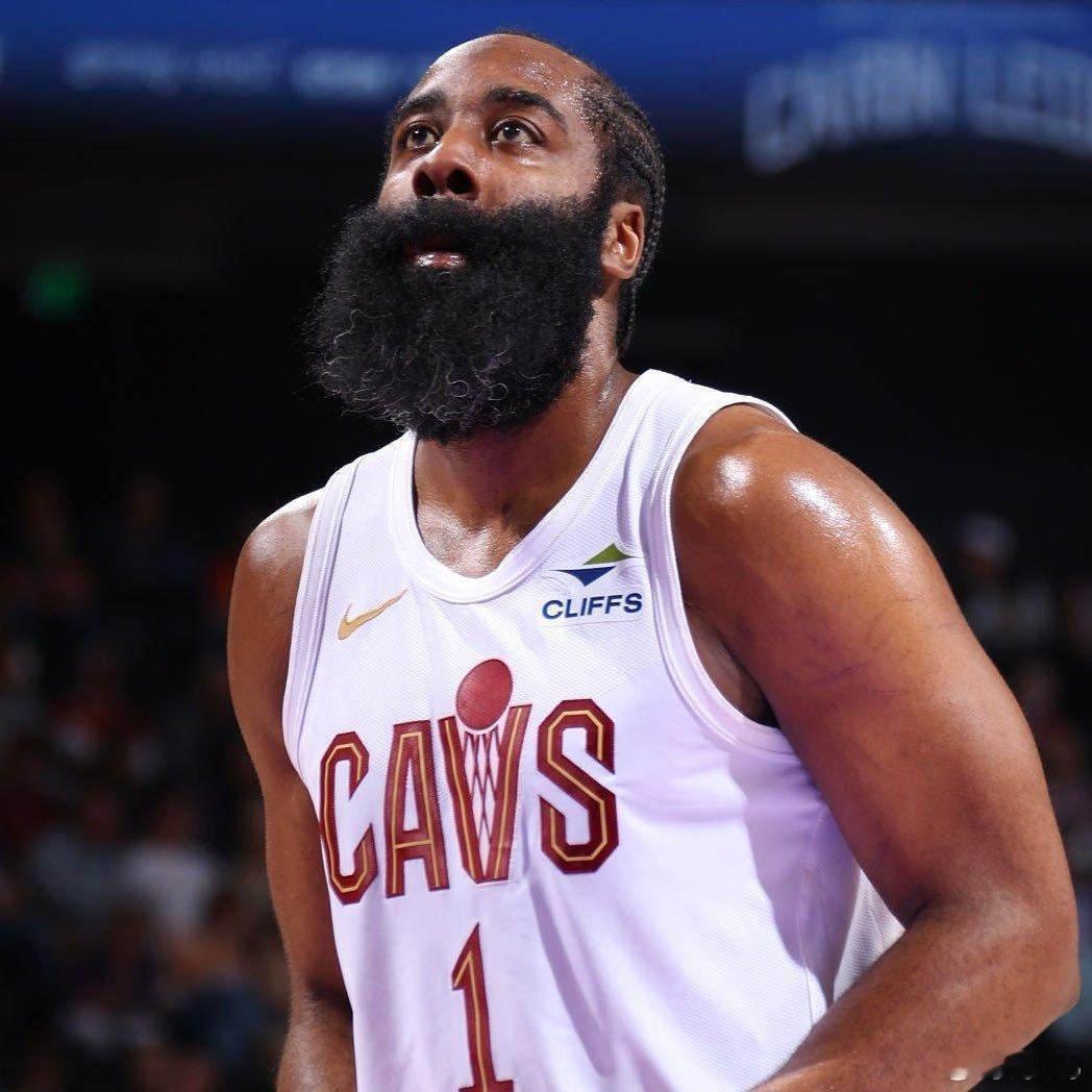 据记者 Fred Katz 报道，詹姆斯·哈登预计将拒绝执行下赛季 4200 万