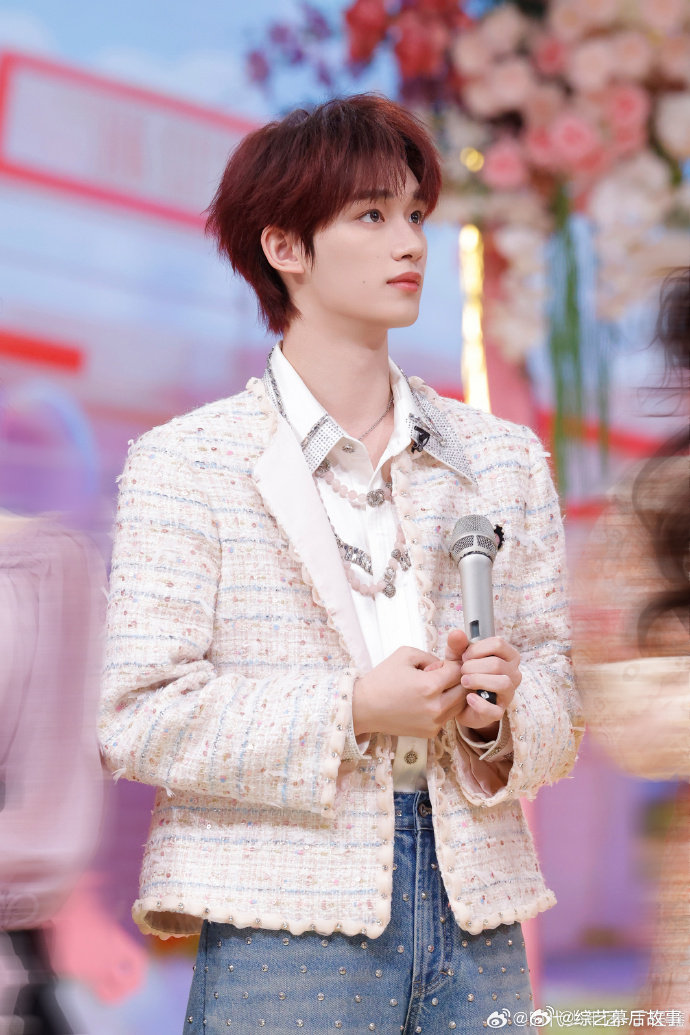 丁程鑫好六开工 同款开工心愿get！丁程鑫想摇起来还想就地打滚，打工人狠狠共情了