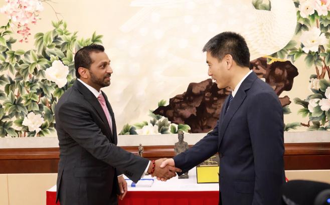成了，中国和美国谈成了。可以说，这次美国FBI局长帕特尔奔赴北京，和中国代表进行