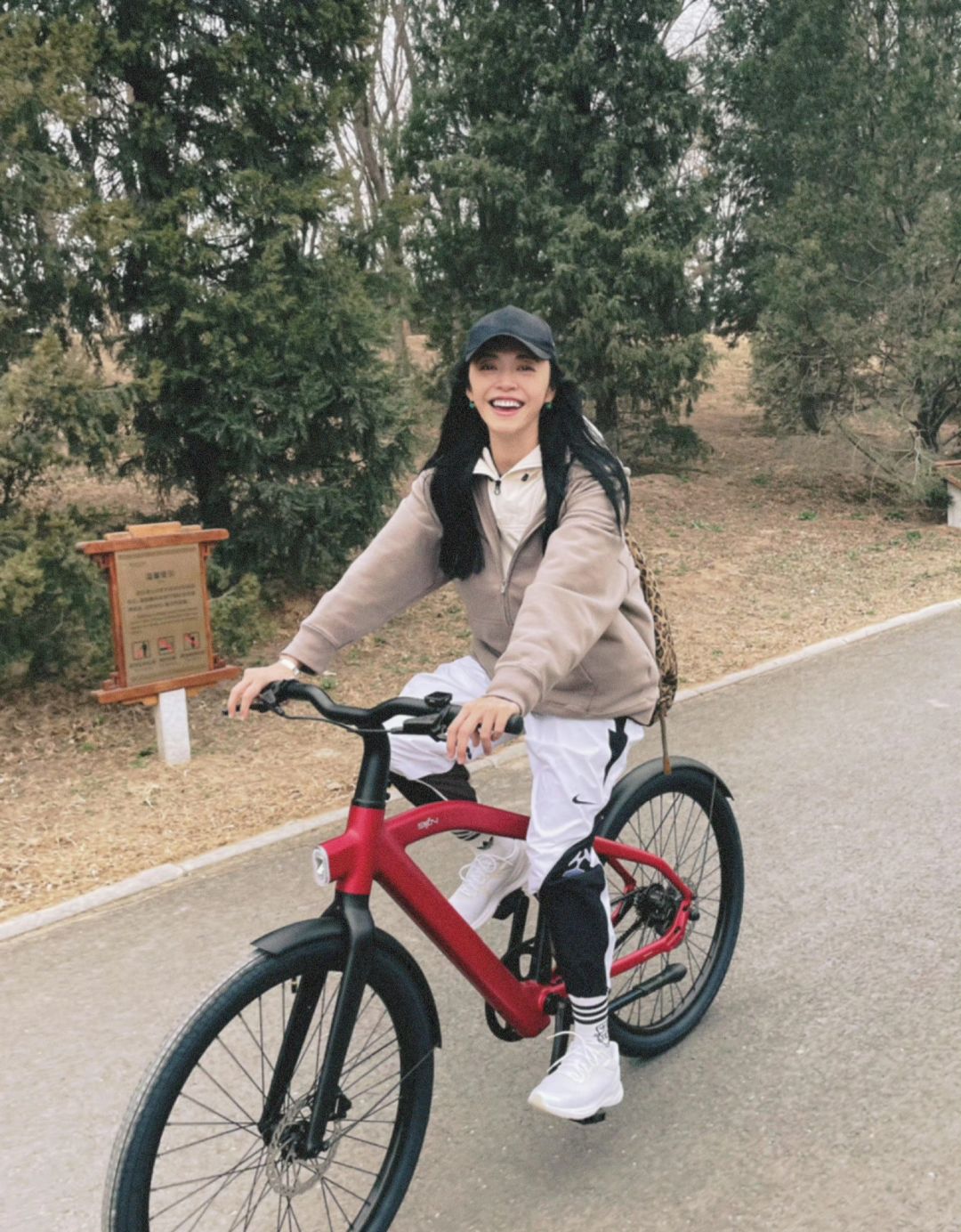不懂就问，姚晨骑的是什么牌子自行车