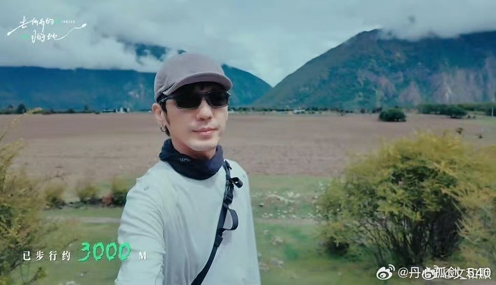 白宇去所有的目的地 山野之间的景色变幻不停，薄雾笼罩垭口，阳光铺满前路，飞鸟自在