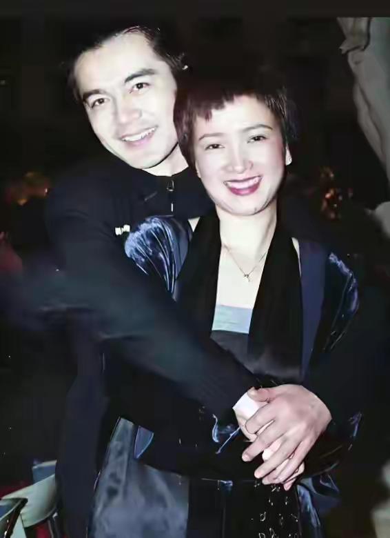 曾经的曾经，是多么令人羡慕的一对儿！然有善始，无善终。如今斯人已逝，只能徒留相思