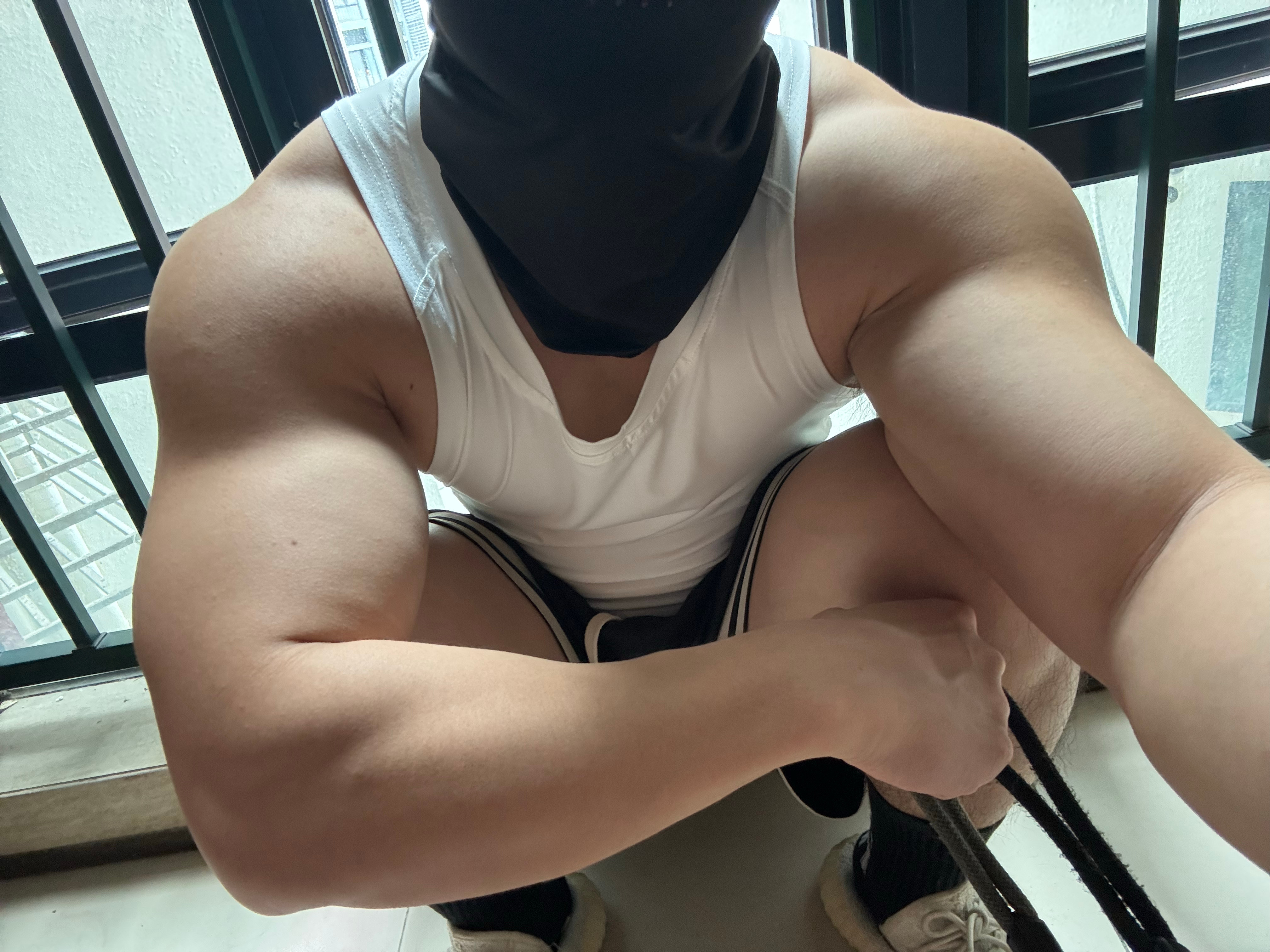 为了防晒买了个覆面，老朱说我是神秘野果男♂