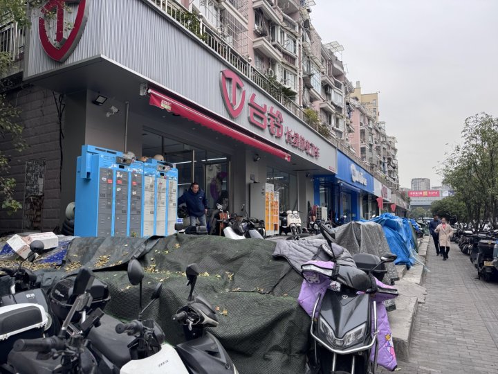 “店里的新国标电动自行车，半月没成交一辆！”工信部有新消息，也有厂家回应质疑并致歉