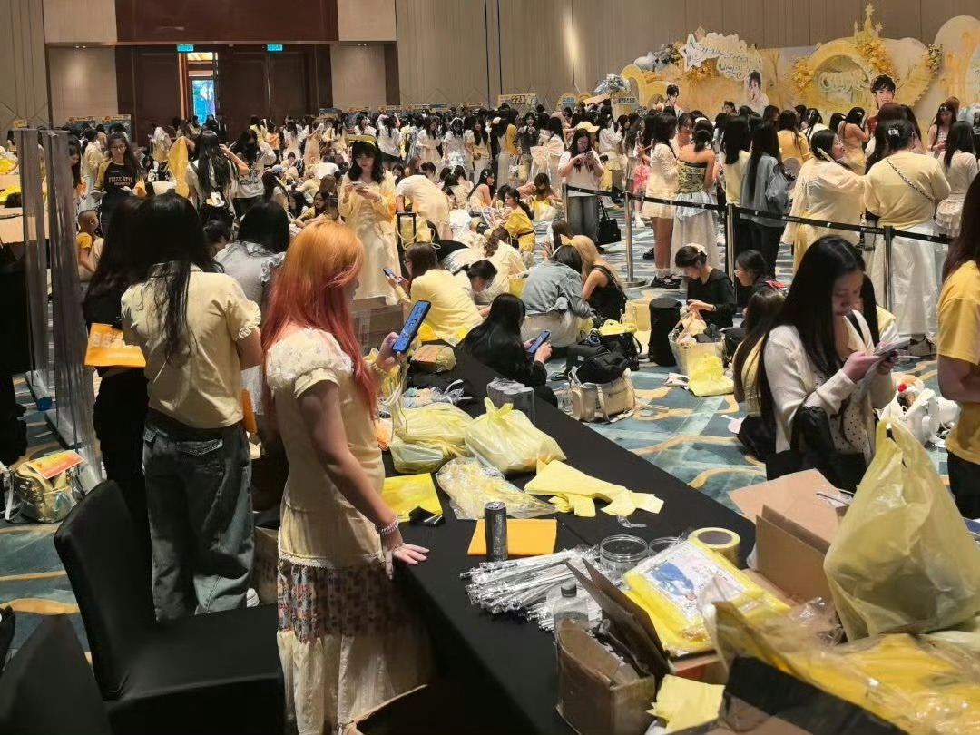 朱志鑫澳门演唱会人气 朱志鑫澳门演唱会人气爆棚，现场氛围热烈到不行，舞台魅力真的