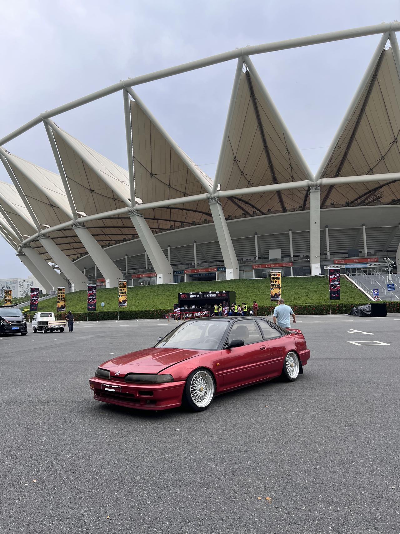 今天来到了美丽的佛山，参加本田节R1街区，看到了很多改装车，属于内燃机的快乐源泉