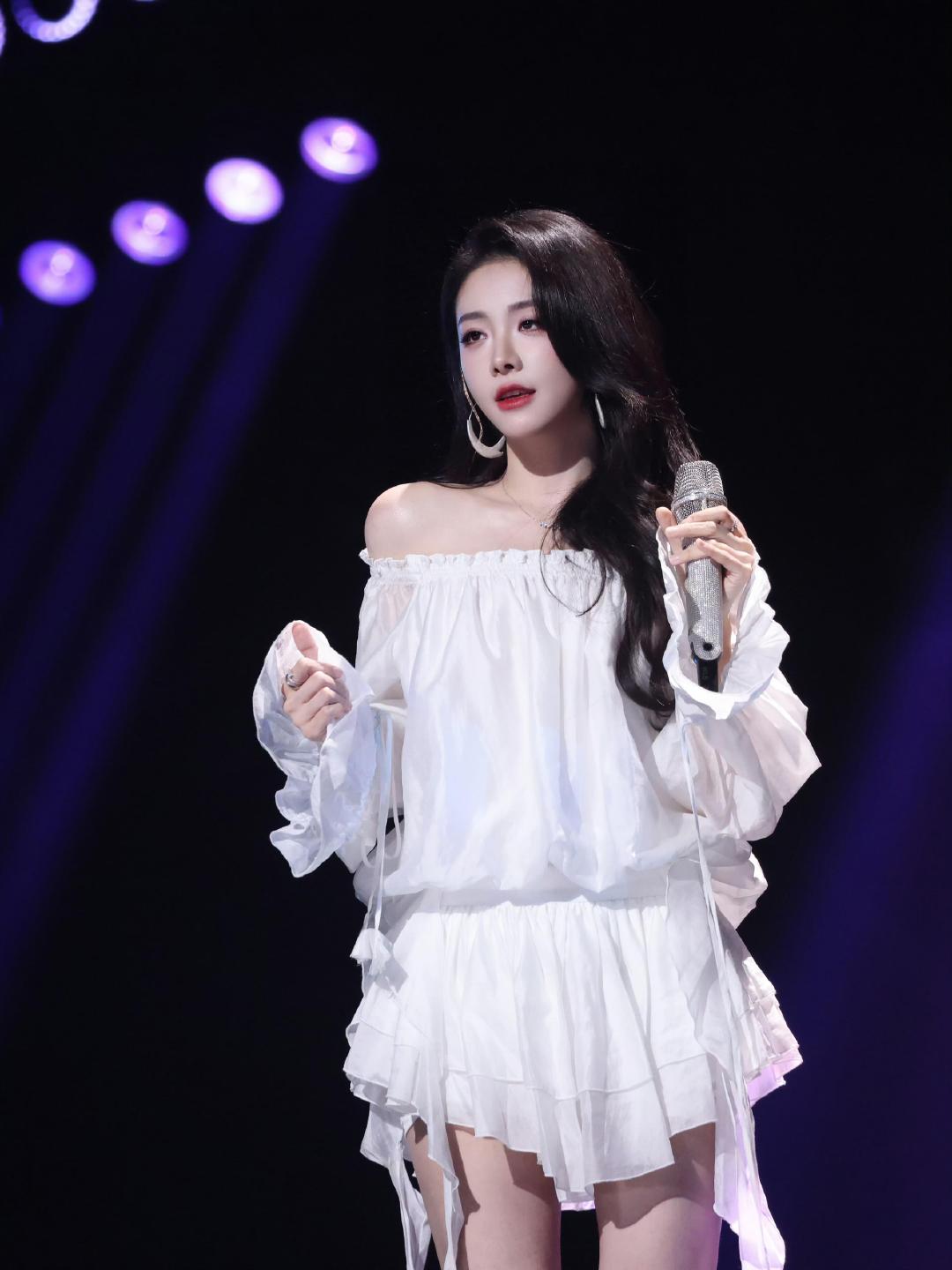 欢子说特别对不起喻言欢子说对不起喻言欢子回应直播风波，本意是夸赞喻言实力，奈何紧