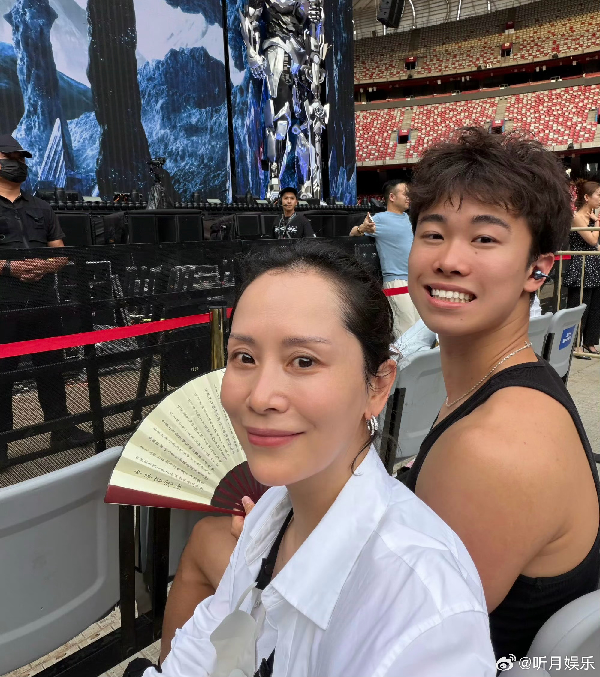 海清儿子近照 海清与儿子演唱会自拍🈶蛋妞儿长这么大了啊