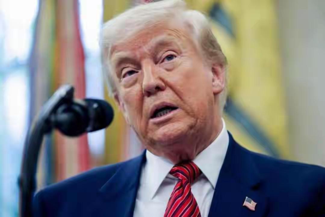 特朗普的意思是说，全球我最大，爱咋地咋地，我自己心里有数，想咋干咋干，什么国际法