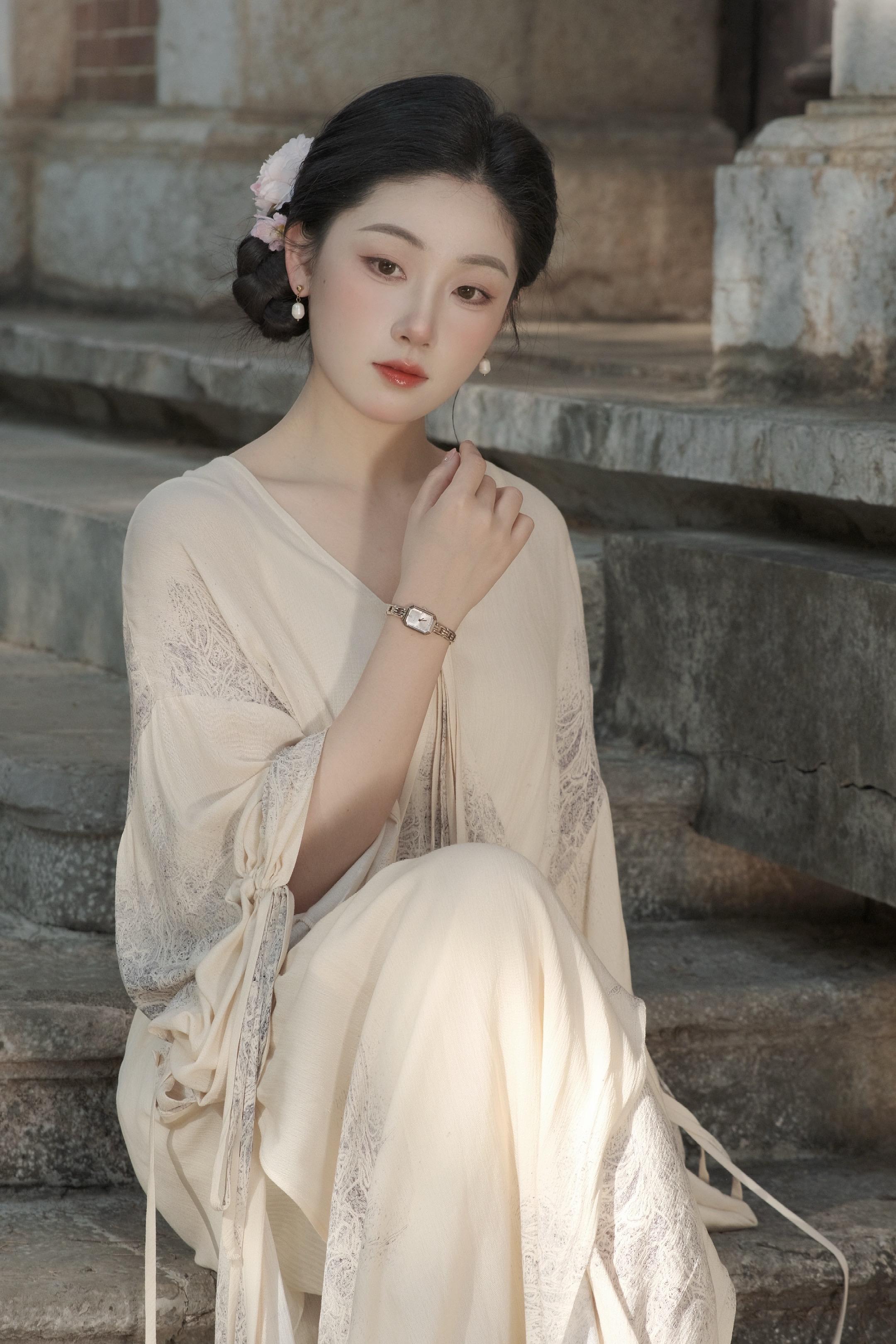 淡人很爱的一条裙子，有风的形状。