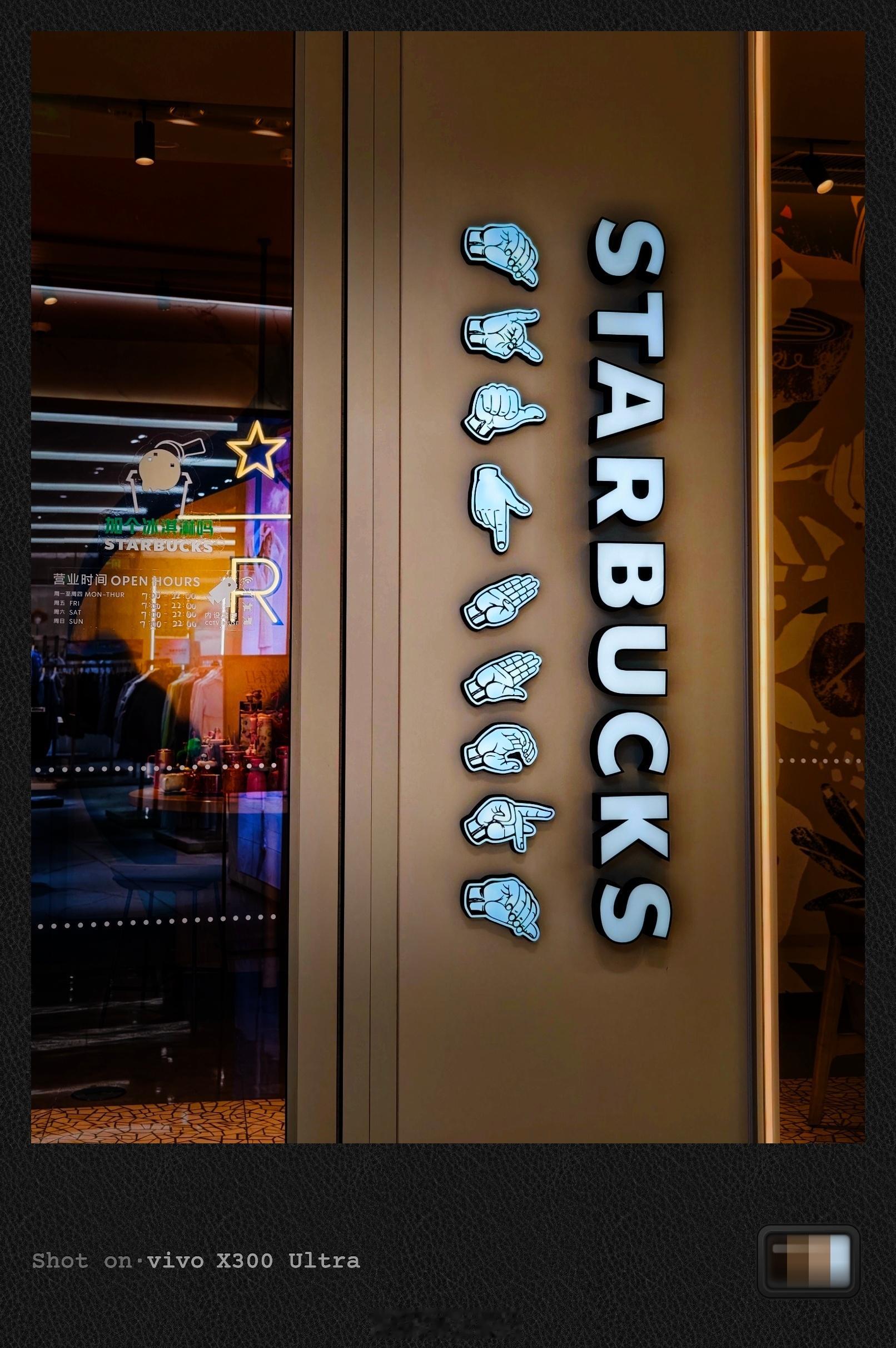 你们拍照时会手动调曝光吗？除非是两台手机对比……选择默认直出最公允。日常多数情况