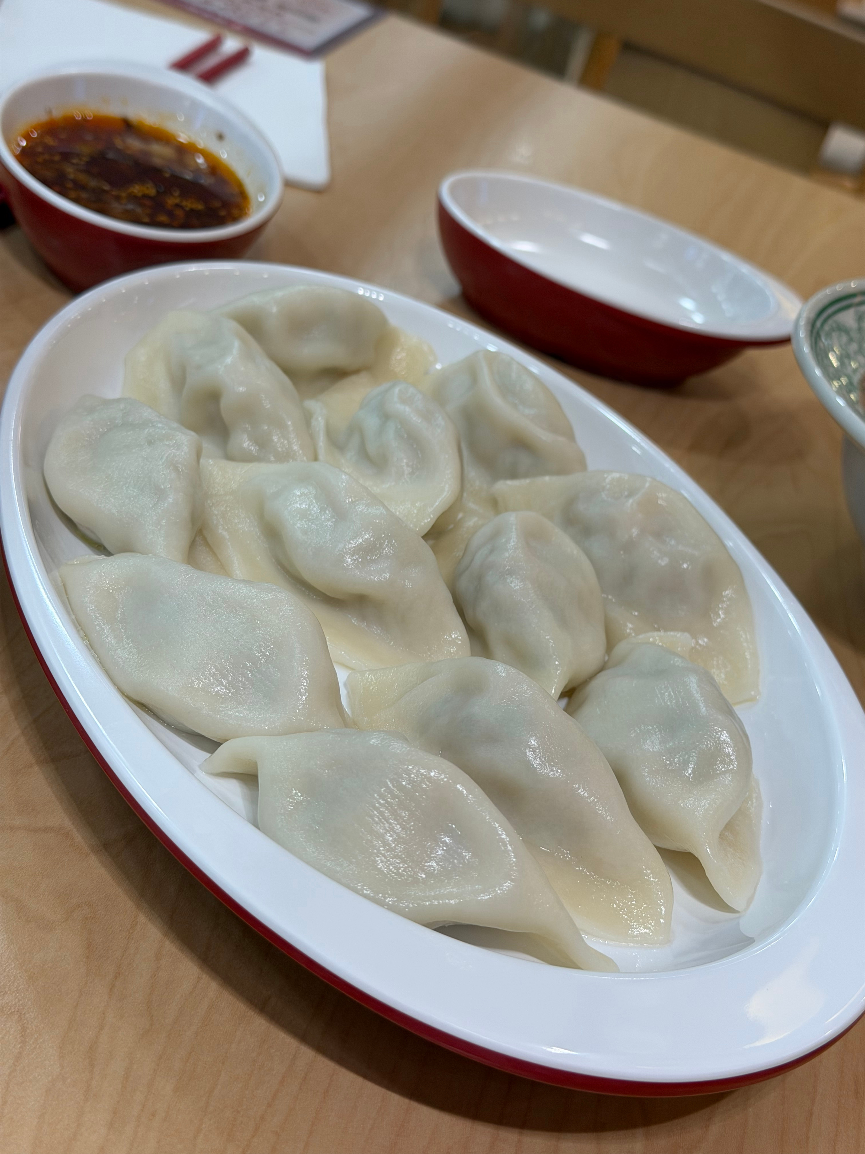 胖子对甜品真是没有一点抵抗力，红豆沙汤圆真好吃…又是减肥失败的一个夜晚
