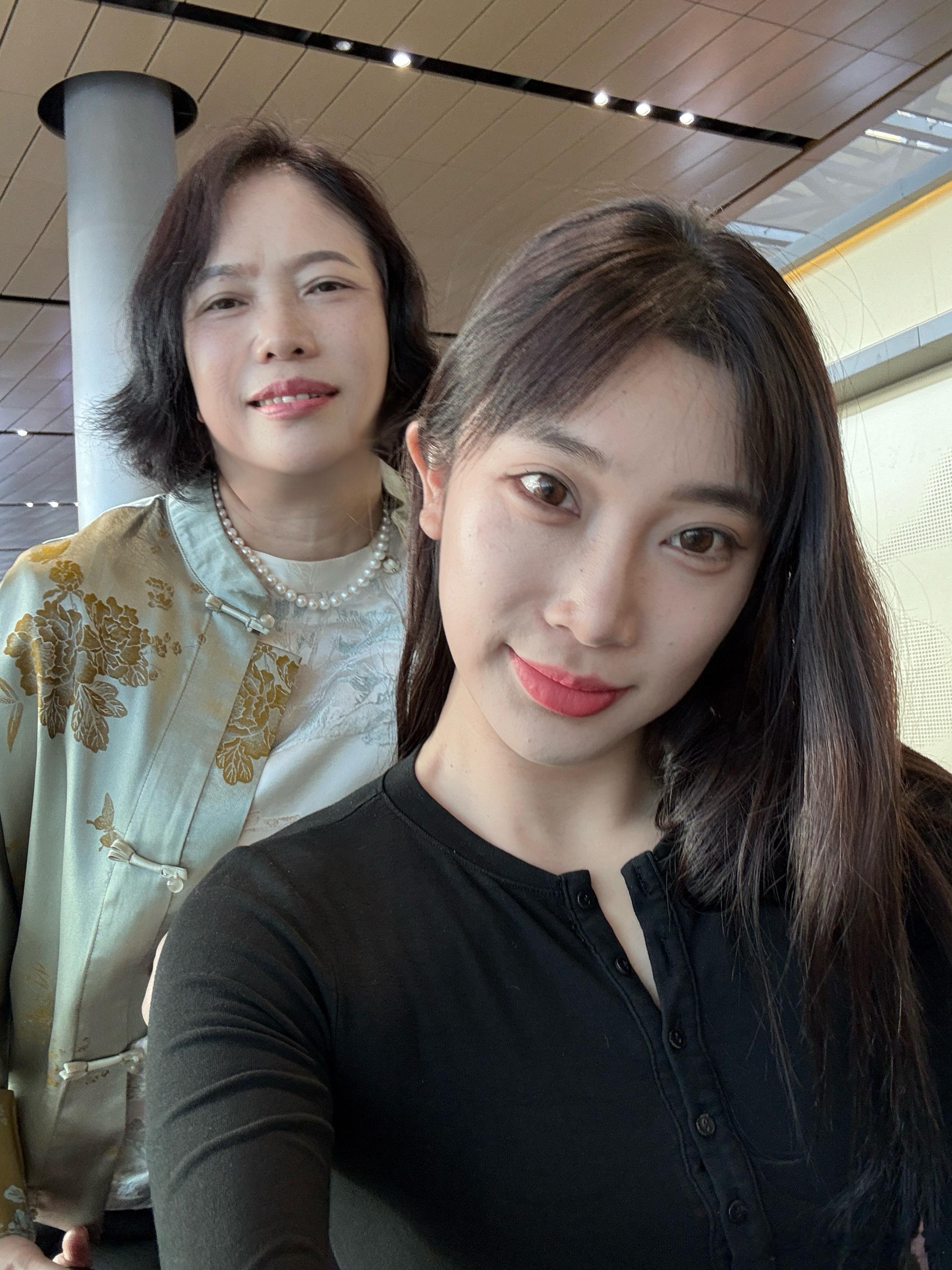 回来玩两天，早起风还大的长水差点让我冻死在春城  ​​​