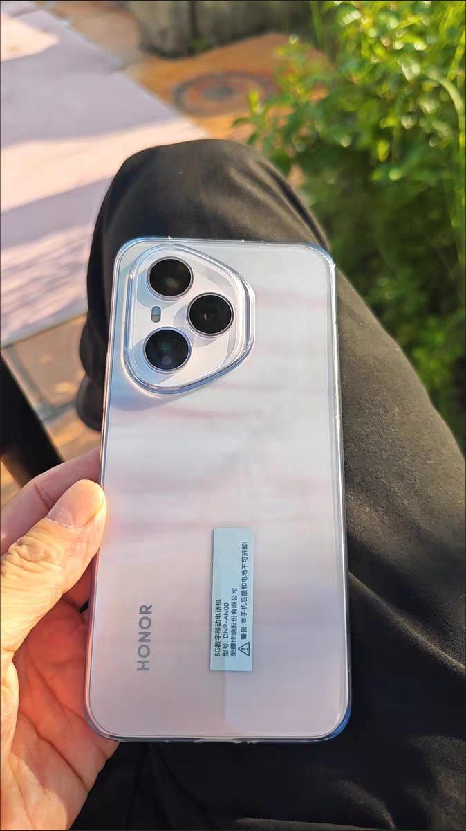 选手机还是不要太看重参数了，系统调教才是灵魂，有些宣传里的电池续航很强，可实际用