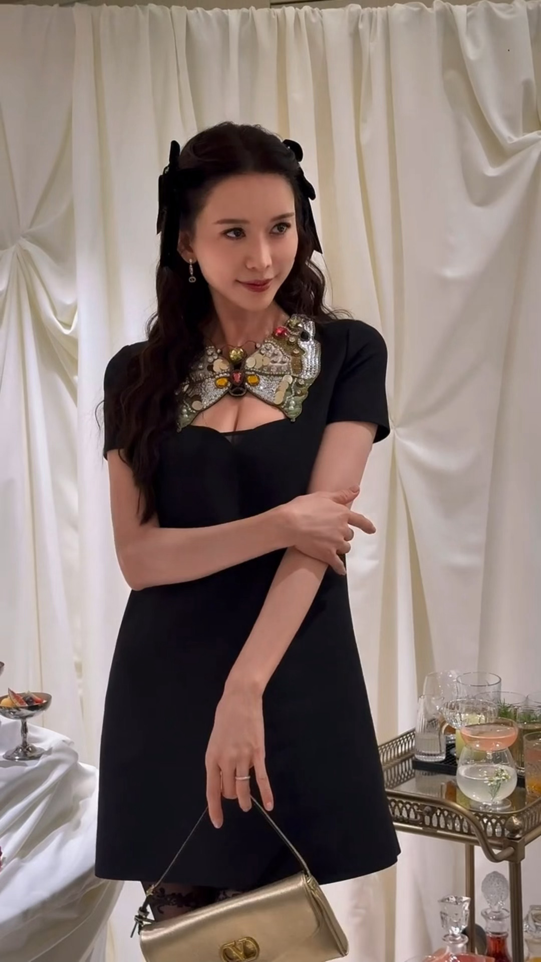 今天在上海出席品牌活动的志玲姐姐，好甜美的妆造～林志玲上海活动状态