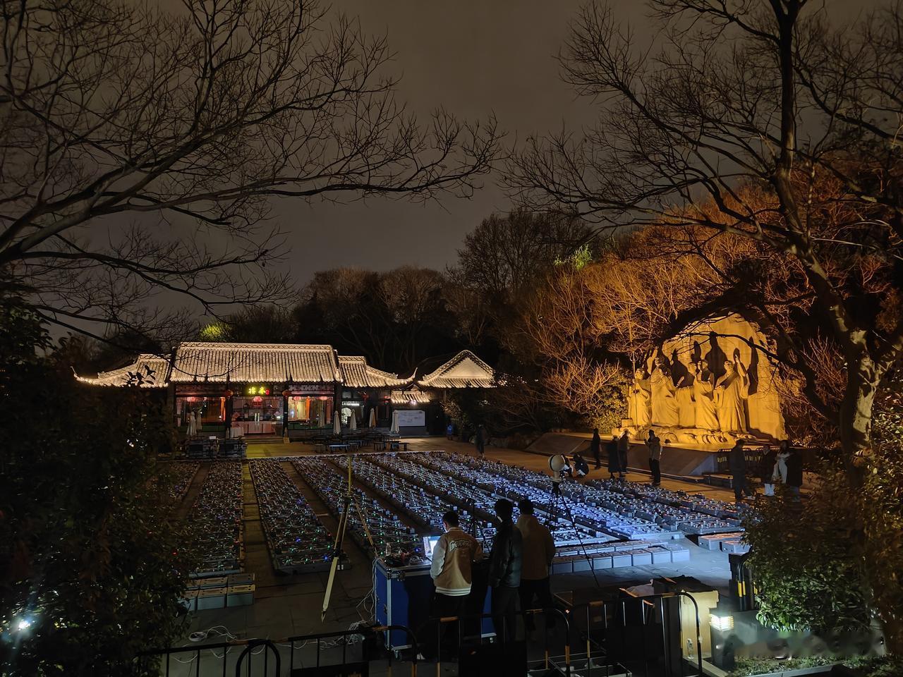 2026架无人机腾空而起，在扬州千年文脉地标平山堂（大明寺景区）上空演绎了一场震