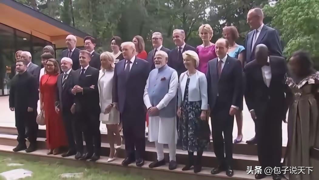 G7大合影刷屏，莫迪紧挨特朗普抢镜头！稳站C位，印度网友直接集体狂欢。

G7全