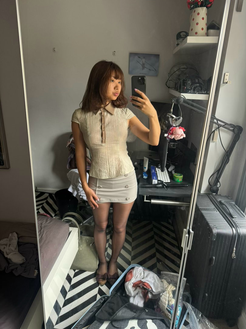昨天有人想看我上身这个衬衫的效果～发一张～这个袖笼的地方是很遮副乳的～喜欢这个面