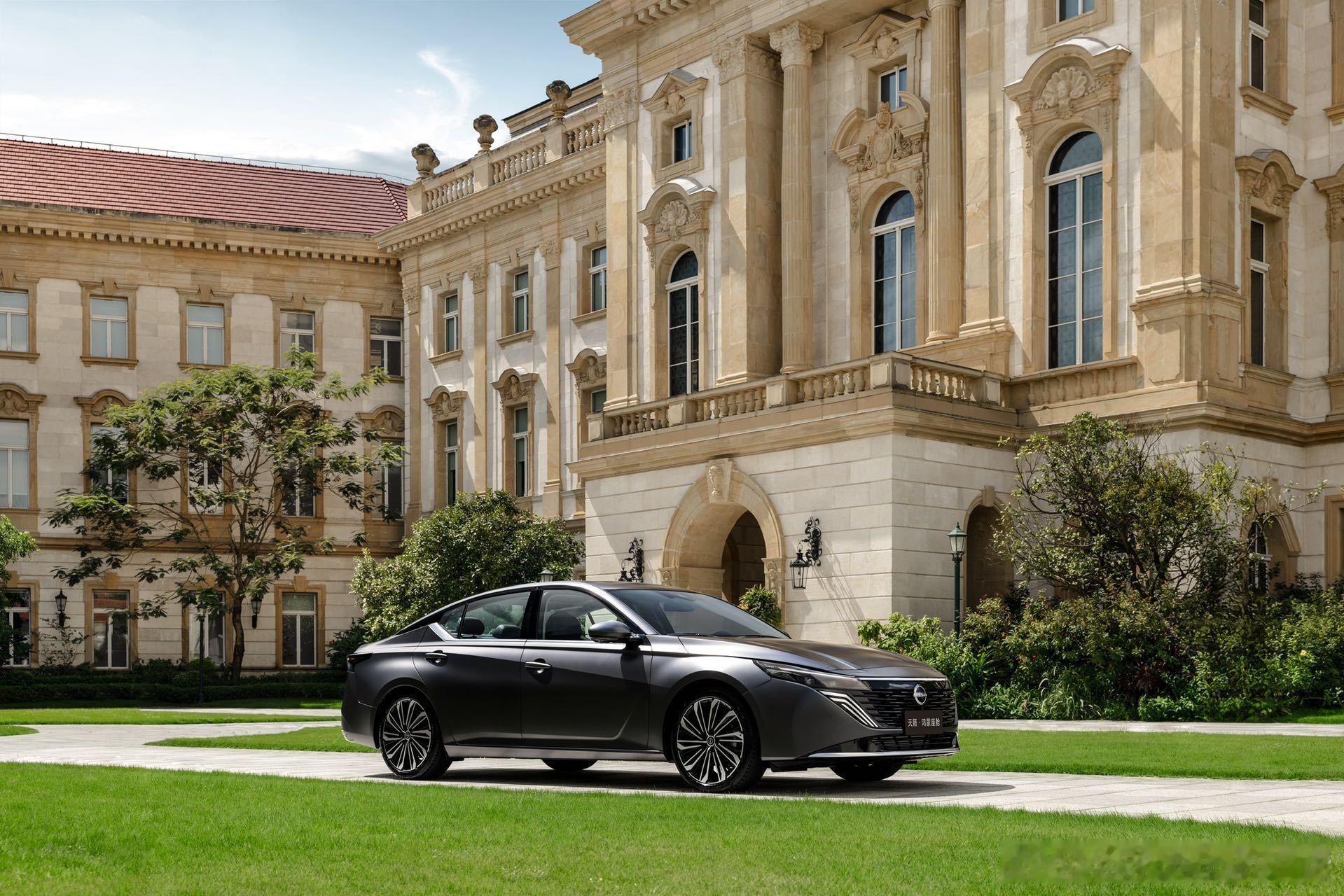 哪台车成为了本次广州车展必打卡的明星座驾？那一定是张靓颖代言的天籁·鸿蒙座舱！全