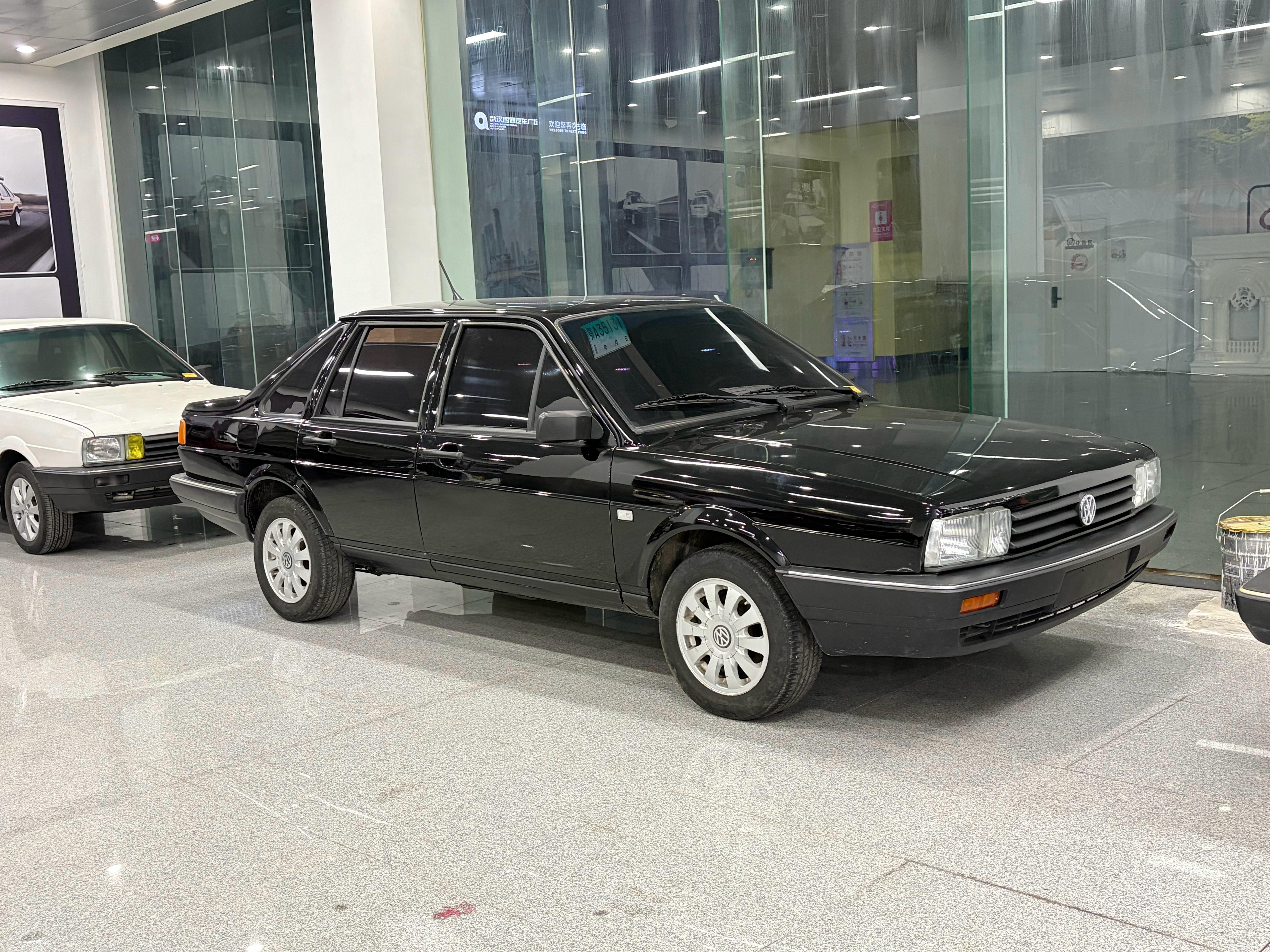 老车车友聚会，顺便参观一下普桑基地。 