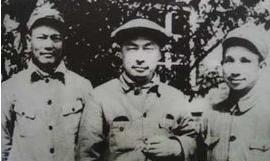 1946年6月25日22时，中原军区司令员李先念撕下当天日历，就手电筒光亮念道：