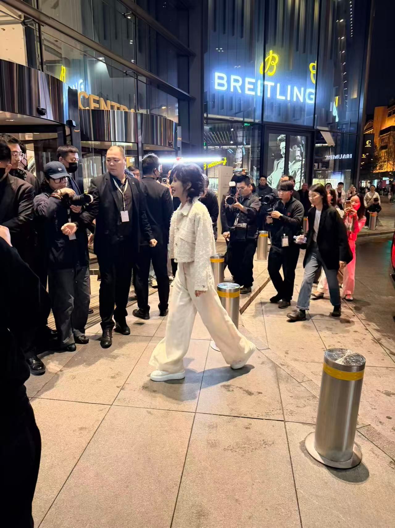 张曼玉没去浪姐来这了之前网传张曼玉会上浪姐 一看名单大失所望。。原来是来了这儿啊