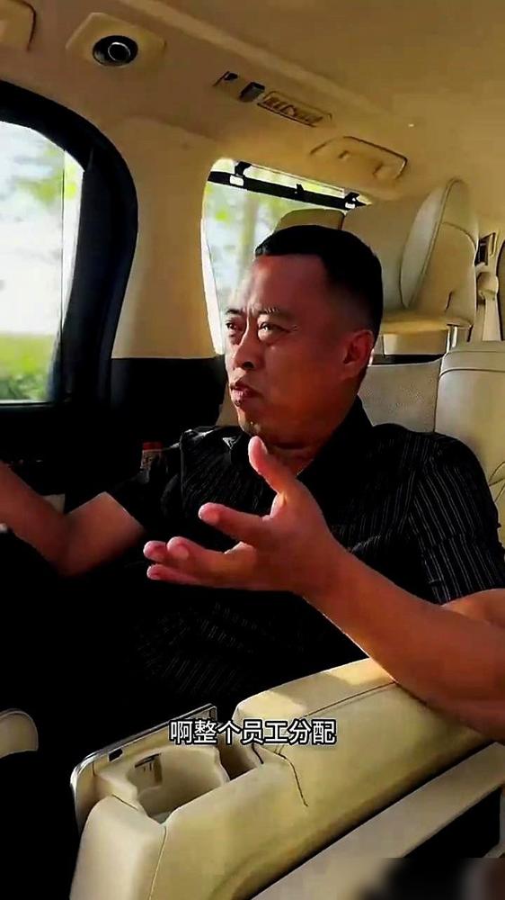 手里攥着十几万亩地的种植大户刘辉，在秋收最要劲儿的时候，突然对外撂下了一句反直觉