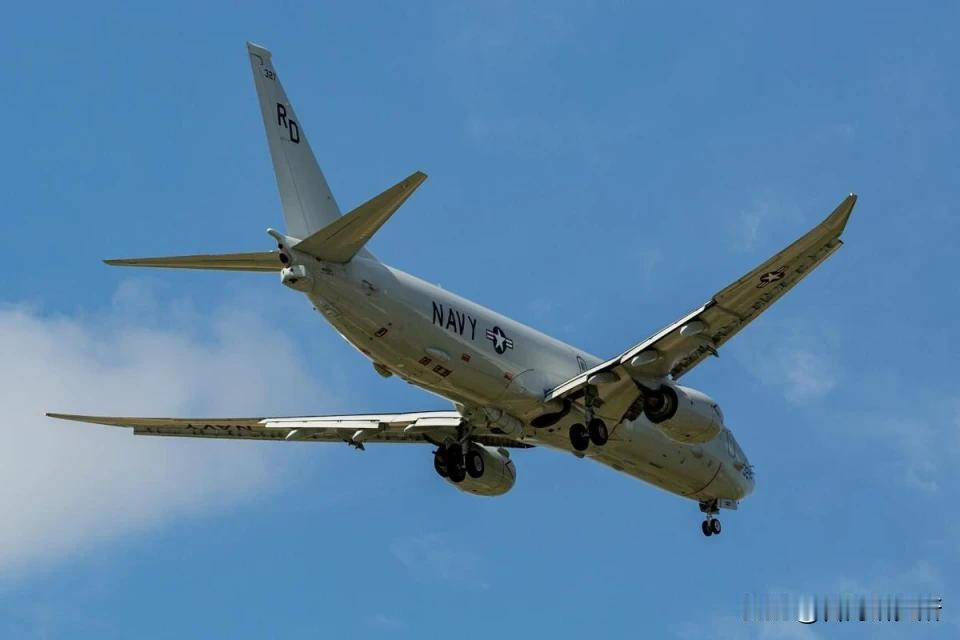 昨天
美国海军一架P-8A“海神”巡逻机
飞越台海
他声称飞的是国际空域
可我们