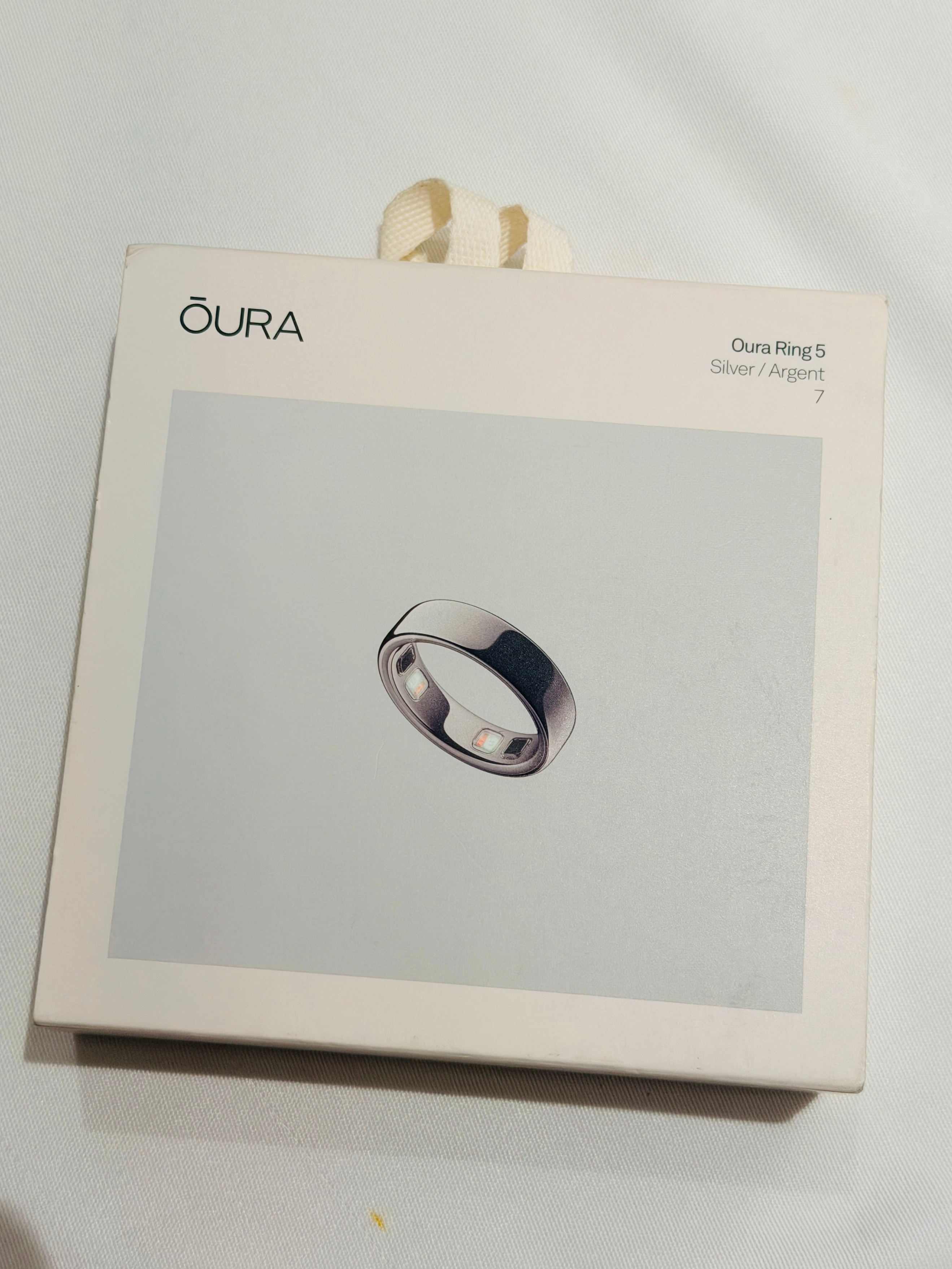 收到刚从漂亮国出差回来的我宝贝的惊喜生日礼物：Oura ring马斯克跟谷爱凌同