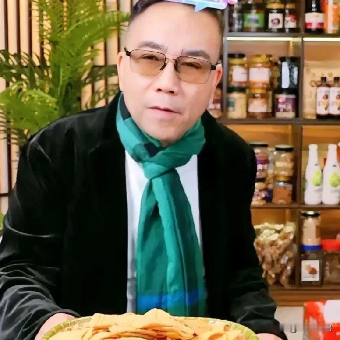 侯家难道是皇室后裔？
“海河战神”今晚开播，杨仪说的很清楚，副业是说事，主业是带