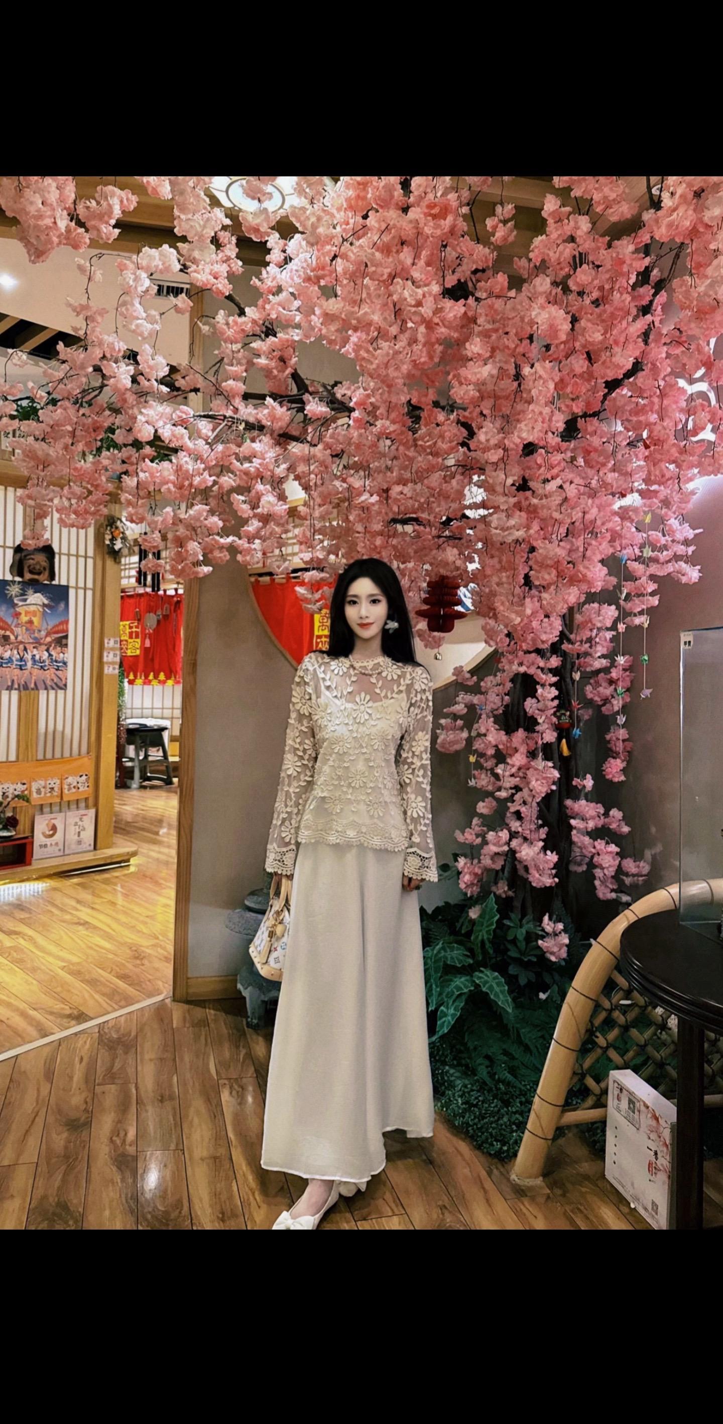 当一个人开始爱雨，他便携带了终身的褶皱