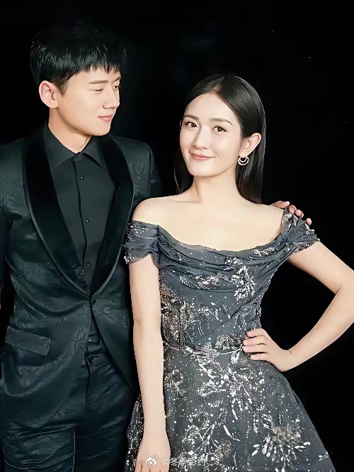 张杰说本来盼着女儿们能多遗传谢娜的颜值，大眼睛灵气十足，长得精致又好看。结果倒好