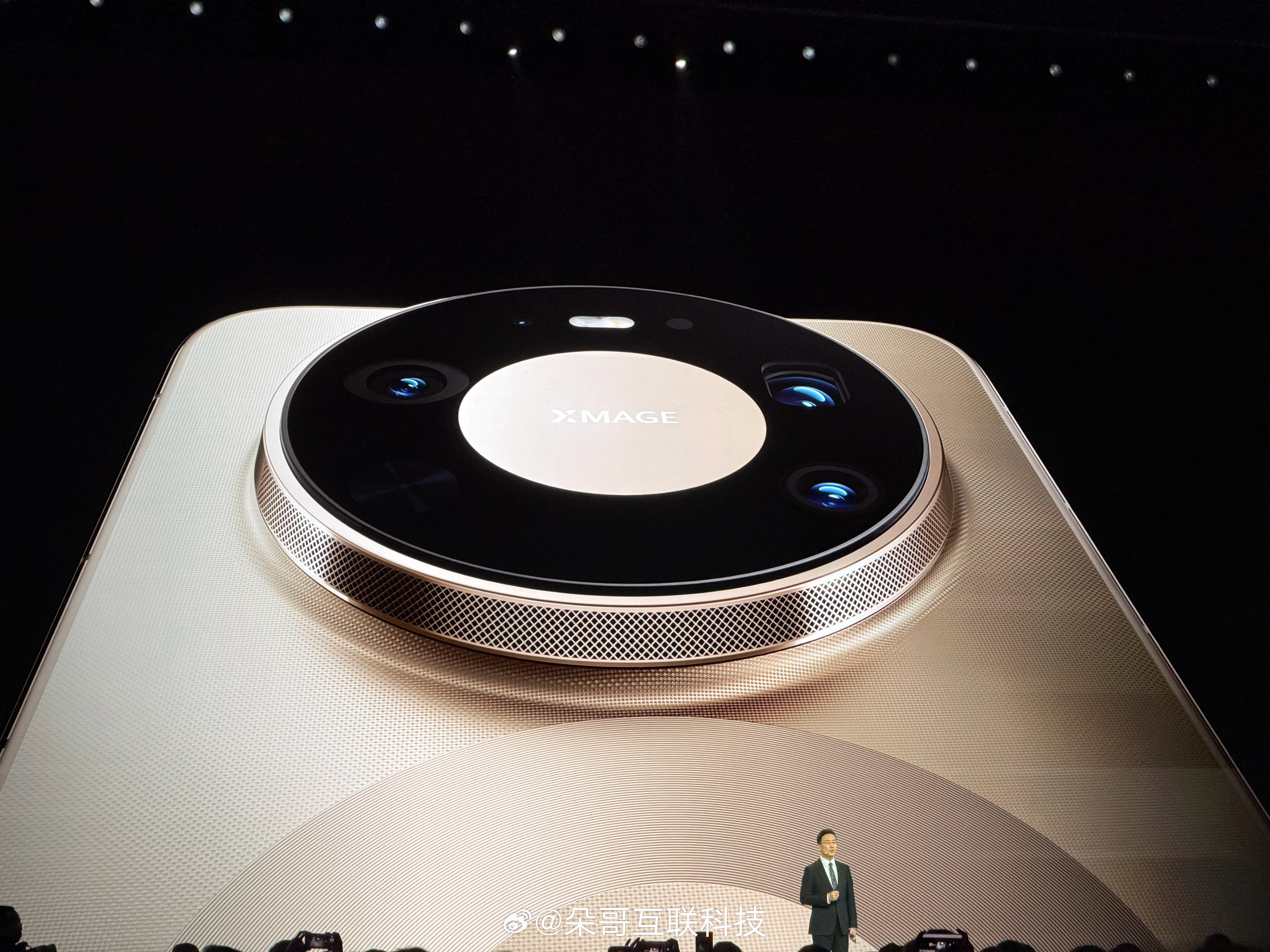 别说这次华为Mate 80ProMax风驰版这个风扇涡轮散热的造型确实鲜你们谁敢