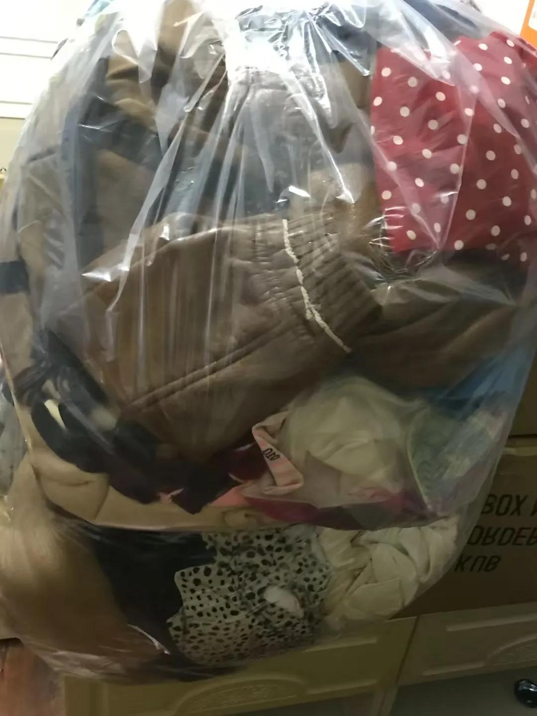 被旧衣服回收坑惨！谁懂啊
 
家人们，我被旧衣服回收坑到哭！一开始宣传高价回收，
