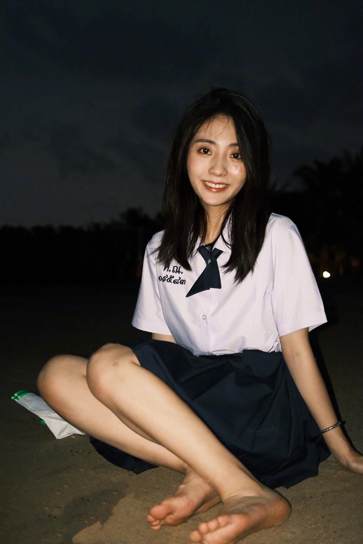 邢菲。