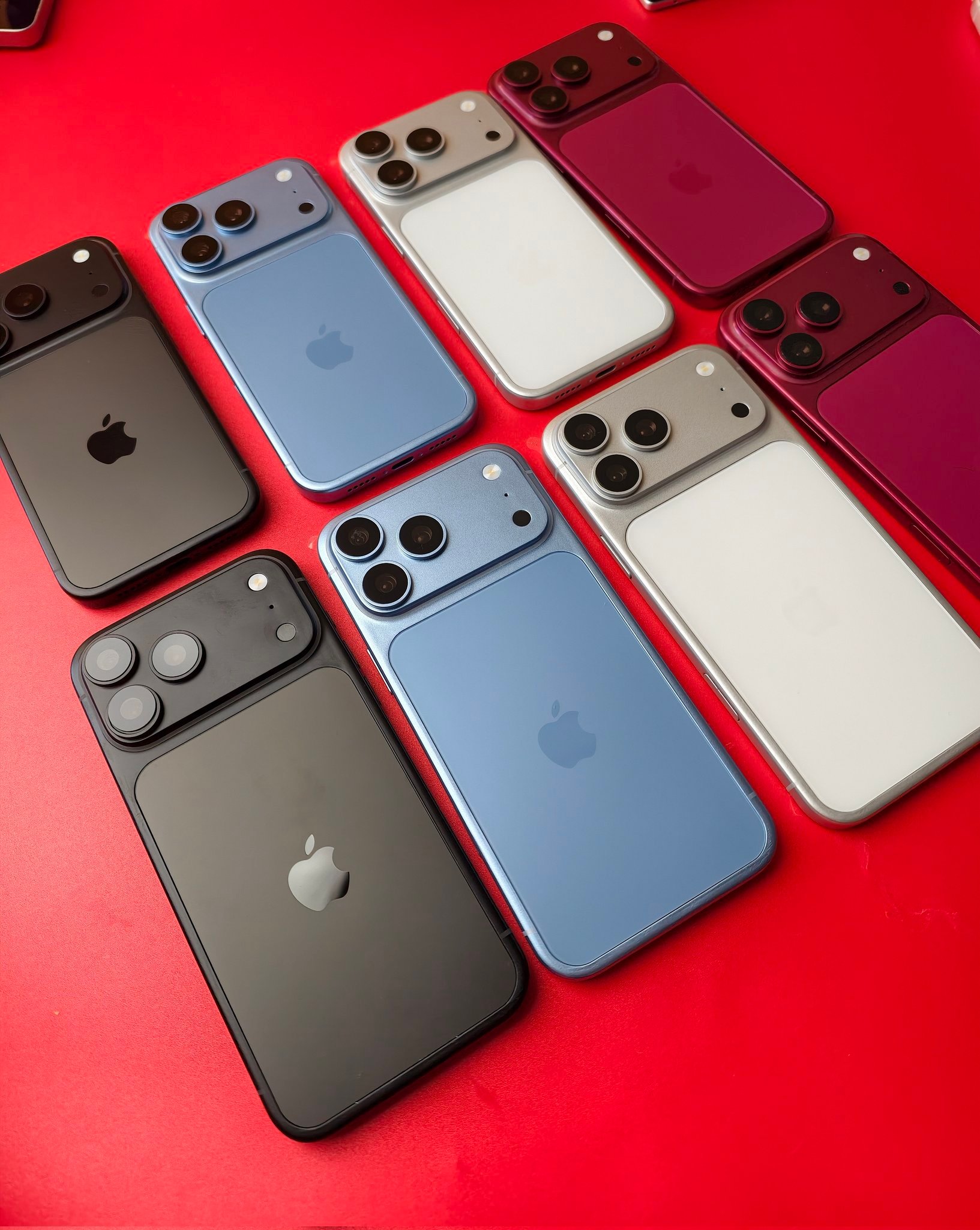 iPhone18Pro八大亮点 最大的亮点应该是新增了天蓝色跟樱桃色，还有黑色也