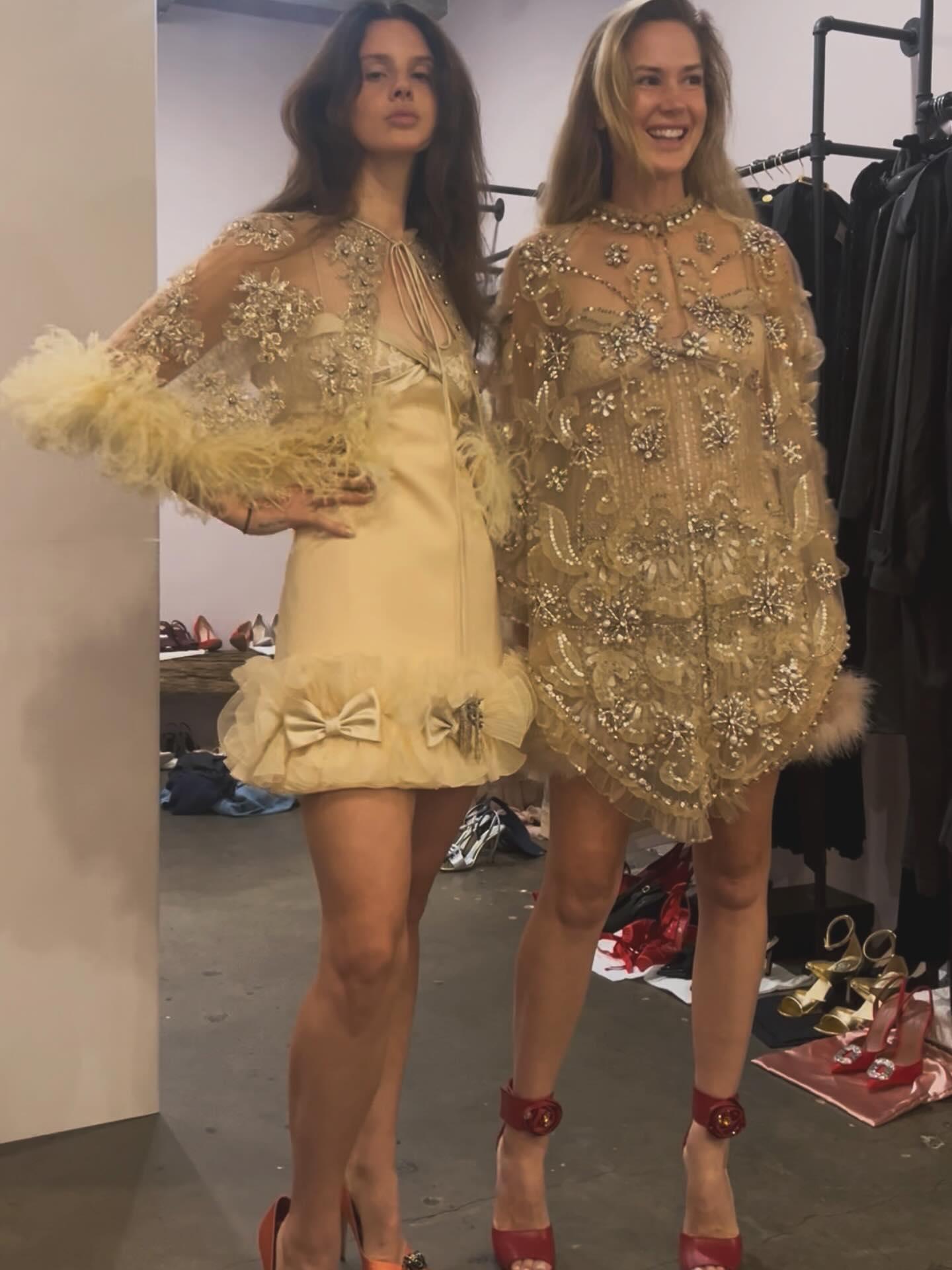 打雷Lana Del Rey分享巴黎时装周素颜幕后照~~好美！！！[爱你][亲亲